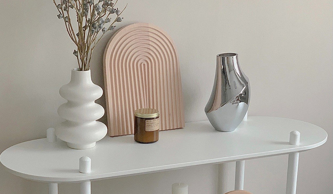 Tiny Porcelain Idea 02: Shelf Decoration With Vases