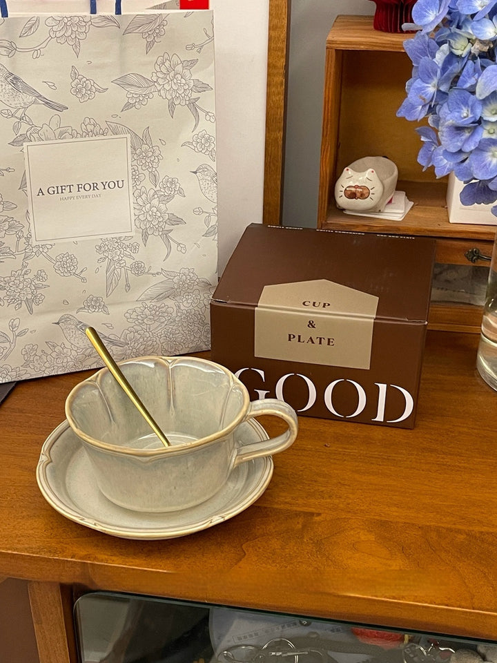 Handmade retro Japanese-style ceramic coffee cup and saucer set – ivory-glazed 300ml mug with vintage scalloped edges