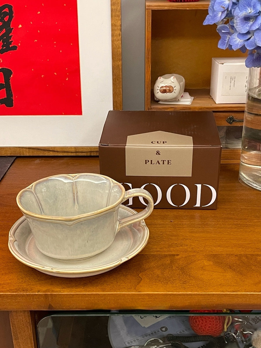 Handmade retro Japanese-style ceramic coffee cup and saucer set – ivory-glazed 300ml mug with vintage scalloped edges