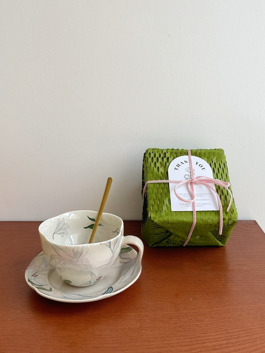 Exquisite Lily Wild ceramic cup & saucer with delicate lily motif – advanced pottery mug in round / petals design