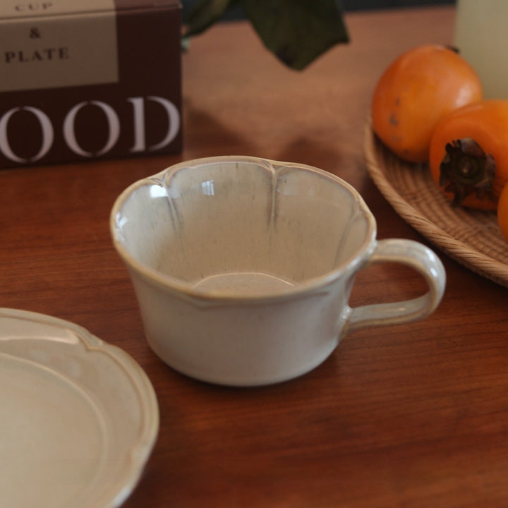 Handmade retro Japanese-style ceramic coffee cup and saucer set – ivory-glazed 300ml mug with vintage scalloped edges