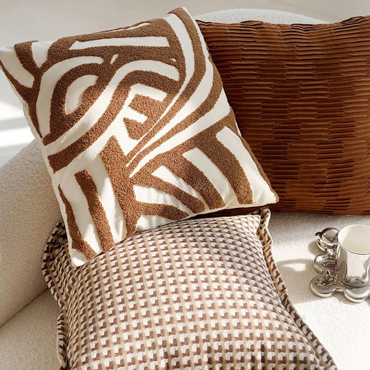 Throw Pillow Cover 17.7“ x 17.7" (45cm x 45cm) - Brown Swirl - Tiny Porcelain