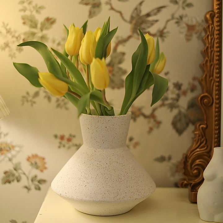 OLI Middle Ceramic White Vase