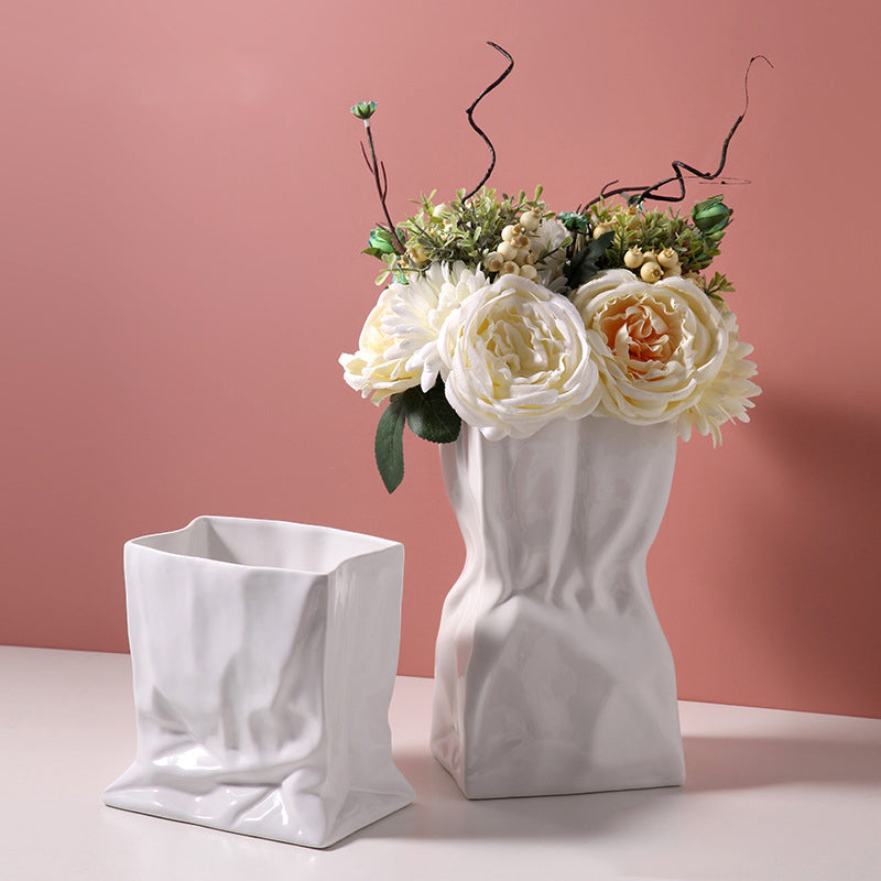 White Ceramic Wase Pleated Decorative Folwer Vase